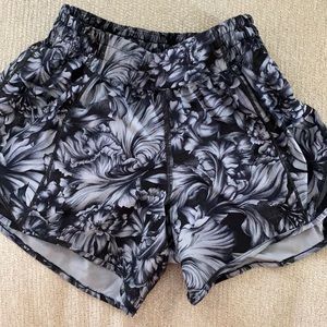 Lululemon hotty hot shorts 2”.
